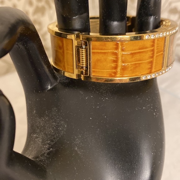 Vintage KJL bangle watch ? Leather around bangle& a little bling  ! SIZE small - Picture 8 of 8